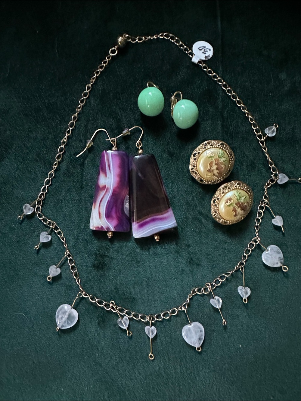 Beautiful jewelry lot (3 pairs of earrings and necklace)